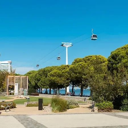 Modern & Spacious With River View ליסבון