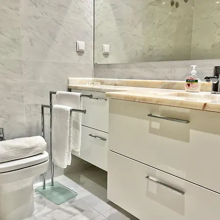 דירה Modern & Spacious With River View *