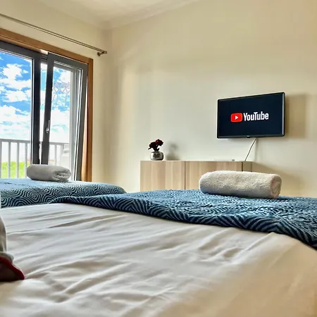 Modern & Spacious With River View ליסבון