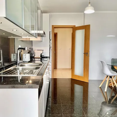 Apartment Modern & Spacious With River View