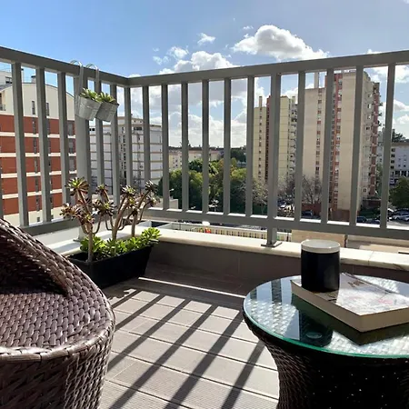 Apartment Modern & Spacious With River View