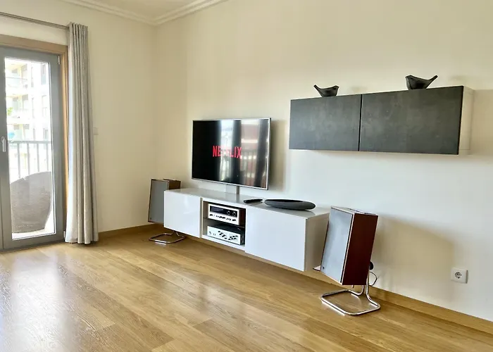 شقة Modern & Spacious With River View *