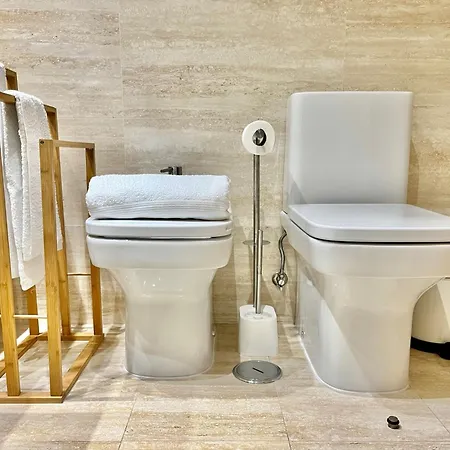 Modern & Spacious With River View リスボン