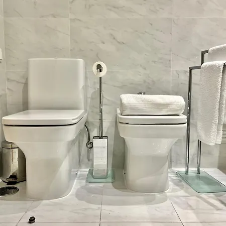 Modern & Spacious With River View リスボン