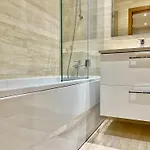 Appartamento Modern & Spacious With River View Lisbona