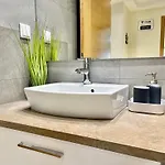Appartamento Modern & Spacious With River View Lisbona