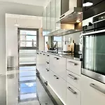 Modern & Spacious With River View Lisbona