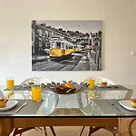 Appartamento Modern & Spacious With River View